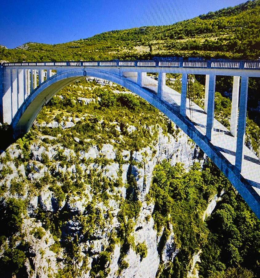 Le Refuge Daire Montmeyan Dış mekan fotoğraf